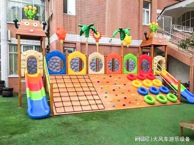 滑梯秋千蹦床爬网多功能行走组合厂家新葡京娱乐城广西南宁幼儿园儿童组合(图1)